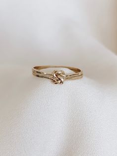 double love knot ring gold with hammered band for daily wear Love Knot Wedding Ring, Gold Rings Promise, Lovers Knot Ring, Promise Ring Infinity, Love Knot Jewelry, Knot Ring Gold, Double Knot Ring, Promise Ring Bands, Engagement Rings Gold And Silver