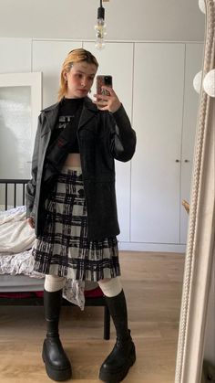 Old Rock Aesthetic Outfits, Black Grey And White Outfits, Feminine Outfits Fall, Punk Winter Outfits, Summer Punk Outfits, Transfemme Fashion, Russian Outfits, Maximalism Outfit, Melbourne Fashion