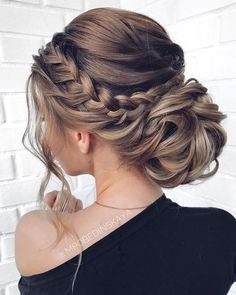 Antique Wedding Hairstyles, Jewelry For Special Occasions, Prom Hairstyles Halter Dress, Brain Bun Hairstyles, Homecoming Hairstyles Low Bun, Updos For Medium Length Hair Brown, Cute Maid Of Honor Hairstyles, Bridesmaid Hairstyles Updo Braid Low Buns, Prom Hairstyles Updos Buns