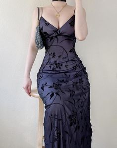 Y2k Purple, Goth Prom, Layered Gown, Prom Dress Inspo, Kleidung Diy, Prom Dress Inspiration, Cute Prom Dresses, Pretty Prom Dresses, Prom Outfits