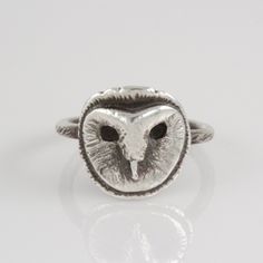 an owl's head is in the middle of a ring