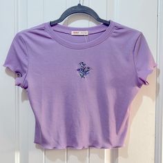 Nwt Romwe Lavender Lilac Purple Short Sleeve Crop Top With Embroidered Flower Size Small Purple Crewneck Outfit, Purple Top Outfit Aesthetic, Lavender Aesthetic Outfit, Purple Shirt Aesthetic, Purple Crop Top Outfit, Purple Clothes Aesthetic, Purple Aesthetic Outfit, Lilac Clothes, Light Purple Crop Top