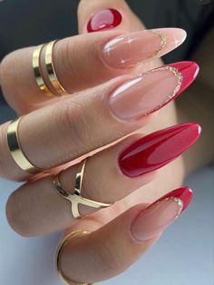 Xmas Nails, Valentine Nails, Fake Nails White, Red And Gold Nails, Nagel Tips, Red Acrylic Nails, Round Nails, Elegant Nails