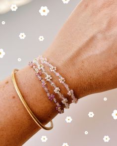 Pearl bracelet with faceted pearls and daisies 🌸 The bracelet is hand-threaded with an elastic thread and a lot of love 🧡 You can choose from 4 different pastel colors! There is also a matching ring for every color :-) https://www.etsy.com/de/listing/1260711616/ Should the bracelet be a gift? https://www.etsy.com/de/listing/1339607075 How do I find the right bracelet length? --> You can measure loosely around your wrist with a tape measure. --> If you don't have a tape measure, you can also pu Pastel, Faceted Bead Bracelet, Elastic Thread, Matching Ring, Matching Rings, Tape Measure, Faceted Bead, Pearl Bracelet, Pastel Colors