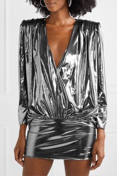 Metallic Skirt Outfit, Figure Suits, The Attico, Metal Clothing, Metallic Skirt, Silver Dress, Rain Wear, Large Fashion, Fashion Mode