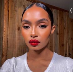 Carrie Bradshaw, Red Lipstick Black Women, Yara Shahidi, Brown Skin Makeup, Looks Black, Beat Face, Glam Makeup, Girls Makeup, Pretty Makeup