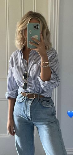 Conservative But Cute Outfits, After College Outfits, Casual Spring Outfits Work, Black Silk Button Down Shirt Outfit, Button Up White Shirt Outfit, Classic Romantic Style Outfit, Ireland Aesthetic Outfits, Uk Summer Outfits, Mexico City Outfit