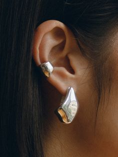 BEIGNET HOOPS Faris Jewelry, Inexpensive Jewelry, Dope Jewelry, Jewelry Inspo, Ear Jewelry, Piercing Jewelry, Cute Jewelry, Gold And Silver, Look Fashion