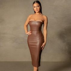 Elegant Outfit Party, Tube Top Midi Dress, Black Dress Club, Midi Club Dress, Leather Midi Dress, Looks Country, Midi Dress Style, Faux Leather Dress, Bodycon Maxi Dresses