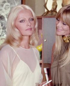 Virna Lisi, Blonde Bride, Vintage Hollywood Glamour, Makeup For Blondes, Bleach Blonde, Sophia Loren, Vintage Beauty, Fashion Pictures, Beauty Inspiration