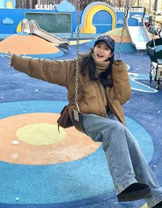 Aesthetic Bubbles, Japan Winter Fashion, Modele Hijab, Outfit Korean Style, Fall Fashion Coats, Insta Outfits, Fashionista Clothes, Korean Girl Fashion, Winter Fits