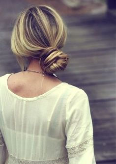 A simple twisted bun  peinado propuesta de #lesalondapodaca Tutorial Chignon, Hair Styles 2014, Bun Hairstyles For Long Hair, Love Hair, Great Hair, Top Knot