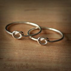 2 Friendship knot rings - Set of two best friends rings - sterling silver 925 - 16 gauge - gift packaging via Etsy Best Friends Rings, Friends Rings, Heart Knot Ring, Knot Rings, Friendship Knot, Bridesmaid Ring, Best Friend Rings, Bff Jewelry, Friend Rings