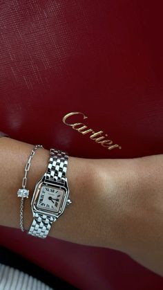 Cartier Panthere, Pola Gelang, Luxe Jewelry, Jewelry Accessories Ideas, Dope Jewelry, Cartier Watch, Jewelry Lookbook, Classy Jewelry, Stacked Jewelry