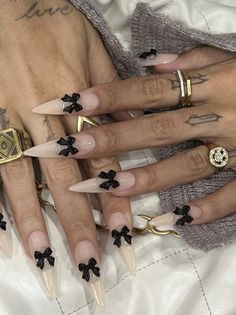 Nails Inspo Y2k, Black White Tattoo, Corset Nails, Ribbon Coquette, Coquette Black, Chanel Ribbon, Bow Nails, Gel Nails Diy, Simple Acrylic Nails