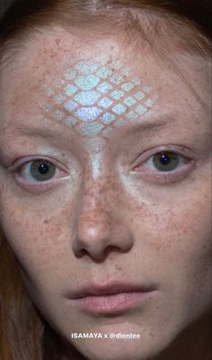 Fishnet Makeup Mermaid, Mermaid Hair Halloween, Pisces Zodiac Photoshoot Ideas, Mermaid Body Makeup, Siren Aesthetic Costume, Evil Siren Costume, Mermaid Siren Makeup, Shark Makeup Halloween, Mermaid Scale Makeup