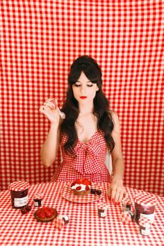 Ça pourrait changer - The cherry blossom girl Cherry Blossom Girl, Red Gingham, Gingham Check, Galeries Lafayette, Style Crush, 인물 사진, Mode Vintage