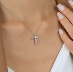 14K SOLID WHITE OR YELLOW GOLD 0.55 CARAT NATURAL DIAMOND CROSS NECKLACE Cross Height : 18.50mm Cross Width : 13.50mm Cross Thickness : 4mm Necklace Weight : 2.8gr Diamond Weight : 0.55 Carat --- G Color SI Clarity Diamond : 11 Diamonds-- Each Diamond 2.4mm--Very Nice White Color Sparkle Diamonds Item No : LRP123-5 --MADE IN USA-- ---Absolutely stunning. Comes in a gift box. Here is a beautiful , delicate and simple, yet classy cross necklace with diamonds. This is 14k Solid White Gold Cross Nec White Gold Jewelry Necklaces, White Gold Cross Necklace, Star Wedding Band, Diamond Cross Necklace Gold, Diamond Cross Necklace, Diamond Cross Necklaces, Necklace Cross, Gold Cross Necklace, Gold Jewelry Necklace