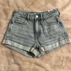 Light Blue Washed Shorts, Never Been Worn, Still Have Tags On Them, Size 22 In Women’s Blue Jeans Shorts Outfit, Teen Summer Outfits, Summer Fits Shorts, Blue Jean Shorts Outfit, Light Blue Jean Shorts, Jeans Aesthetic, Cute Denim Shorts, Cute Jean Shorts, Pacsun Mom Jeans