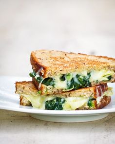 spinach artichoke grilled cheese. yum! Vegetarian Meals, Artichoke Grilled Cheese, Artichoke Grilled, Resep Sandwich, Monte Cristo Sandwich, Artichoke Dip, Think Food, Spinach Artichoke, Soup And Sandwich