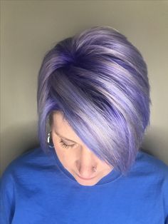 Essen, Lavender Grey Hair Short, Short Hair With Purple, Purple Hair Color Ideas For Short Hair, Ombre Pixie Hair, Dye Short Hair, Short Lavender Hair, Colored Pixie, Silver Lavender Hair