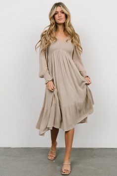 This dotted texture flowy midi dress is easy breezy! Fall in love with the beige Lainey. Spa Photoshoot, Dotted Texture, Neutral Dress, Flowy Midi Dress, Clothing Guide, Baltic Born, Family Picture Outfits, Dress Beige, Tan Dresses