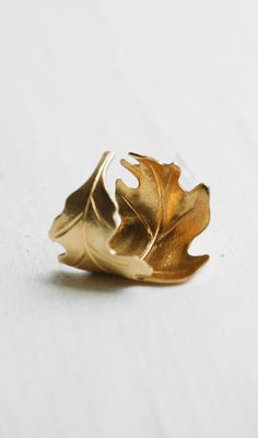 Golden LEAF Ring Romantic Vintage Style Leaf, for KATRINA LAW, Spartacus Blood and Sand MIRA Jewelry Smithing, Capsule Jewelry, Gold Leaf Rings, Golden Leaf, Body Chains, Golden Heart, Jewlery Making, Drawing Stuff, Golden Leaves