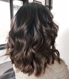 Chocolate Balayage, Chocolate Brown Hair Color Ideas, Dark Chocolate Hair, Dark Chocolate Brown Hair, Mocha Hair, Brown Hair Color Ideas, Kadeřnické Trendy, Dark Brunette Hair, Black Hair Balayage