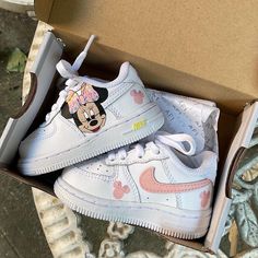 Brand new hand painted custom Air Force 1 sneakers.  If you want to make any alterations please message us your design request. Painted with Angelus leather paint for ultimate duration. All products are made to order Processing time is 2.5 weeks All shoes come directly from nike. Please be sure of your size before placing your order! We use Nikes official sizing chart, if you need to convert your size please check on their website. ALL SALES FINAL - NO REFUNDS Air Force 1 Cartoon, Custom Baby Shoes, Shoes Af1, Hand Painted Sneakers, Minnie Mouse Shoes, Painted Sneakers, Baby Nike, Custom Kicks