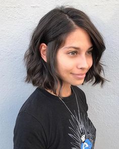 The 50 Most Eye-Catching Short Bob Haircuts That Will Make You Stand Out #bob #bobhaircut #bobhairstyle Bob Haircuts, Short Wavy Bob, Wavy Bob Hairstyles, Wavy Bobs, Short Bob Haircuts, 짧은 머리, Trending Hairstyles, Short Bob Hairstyles, Short Bob