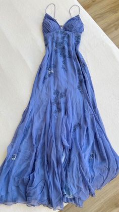 Blue Long Prom Dresses, Party Dresses Formal, Populaire Outfits, Chique Outfits, Spaghetti Strap Prom Dress, Pretty Prom Dresses