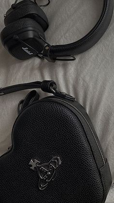 Tumblr, Marshall Earphones Aesthetic, Dark Academia Headphones, Headphone Aesthetic Wallpaper, Marshall Headphones Aesthetic, Grunge Headphones, Marshall Headphone, Vivienne Westwood Wallpaper, Marshall Headphones