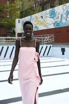 Rosie Assoulin Cosmetic Inspiration, Sophisticated Lady, Bouchra Jarrar, Rosie Assoulin, Short Natural Hair Styles, Pretty Pastel, Fashion Pictures, Beauty Inspiration, Editorial Fashion