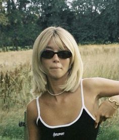 Blond Layered Bob, New Hair Cut2023, Bleach Blonde Hair Short, Bleach Blonde Bob With Bangs, Summer 2023 Haircuts, Short Platinum Blonde Hair With Bangs, Blonde 90s Bob, Blonde Hair Bangs Medium, Long Bob 90s