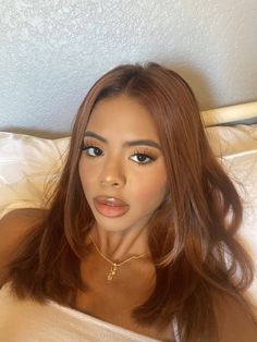 Hair Colour Red Brown, Honey Red Hair Black Women, Copper Hair On Brown Women, Copper Brown Hair Brown Skin, Ginger Hair For Brown Skin, Honey Brown Ginger Hair, Hair Colours Aesthetic, Dark Copper Hair On Latinas, Hair Color Ideas For Caramel Skin Tone