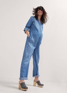 td {border: 1px solid #cccccc;}br {mso-data-placement:same-cell;}Crafted from ultra soft denim with a relaxed silhouette, we designed this (iconic) Denim Jumpsuit with both pregnancy + postpartum functionality. Tailored details (see: adjustable side tabs) lend a universally-flattering fit, and the button down front was designed for easy, on-the-go nursing. Maternity Photography Outfits, Hatch Maternity, Maternity Jumpsuit, Maternity Shops, Denim Jumpsuit, Maternity Wear, Pregnancy Photoshoot, Tops For Leggings, Postpartum