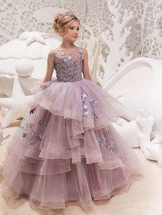 Buy cheap Princess Lace Organza Tulle Sleeveless Jewel Neck Maxi Party Birthday Pageant Flower Girl Dresses at Biztunnel. We have a wide range of flower girl dresses online for you to choose. Enjoy Big Discount! Sleeveless Flower Girl Dresses, Cheap Flower Girl Dresses, Princess Flower Girl Dresses, Girls Dresses Online, Kids Party Dresses, Lace Flower Girls, Princess Ball Gowns, Affordable Wedding Dresses