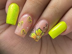 Diseños de uñas elegantes y modernos Flower Nails, Nail Manicure, Bling Nails, Wow Nails, Modern Ideas, Nails 2024, Fancy Nails, French Nails