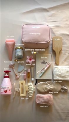 Bubbel Tea, Παπούτσια Nike Free, Nasihat Yang Baik, Everyday Bag Essentials, School Bag Essentials, Makeup Bag Essentials, Gloss À Lèvres, Purse Essentials, Handbag Essentials