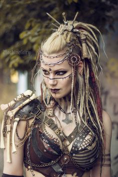 Viking Dreads, Viking Makeup, Vikings Halloween, Viking Warrior Woman, Costume Viking, Halloweenský Makeup, Viking Cosplay, Warrior Outfit, Smink Inspiration