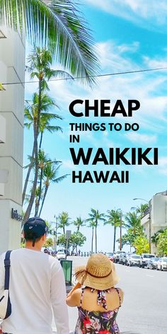 two people walking down the street with palm trees in the background and text overlay reads cheap things to do in waiki hawaii