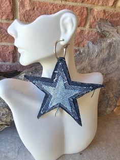 "Denim  & leather star hoop distressed earrings. Earrings are multicolor distressed denim. Layers of different shades of denim.  4\" has 3 shades of denim 2\" has 2 shades of denim I try to get earrings as close to pic as possible but due to lighting colors may vary. ---Disclaimer----- >Colors may differ due to lighting and dyeing but I try to get as close to the picture as possible.  This item is decorated with adhesive for fun and are not guaranteed against the elements such as rain, sleet, or snow.  >For customized orders, please allow up to 3 weeks from the order date to be delivered." Couture, Upcycling, Denim Earrings Handmade, Diy Denim Earrings, Stars Clothes, Ankara Earrings, Bohemian Hair Accessories, Recycled Jeans Bag, Denim Earrings