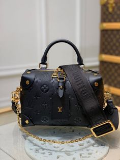 Luxury-Fashion-Fable - VL Bags - 12373  A+ Excellent Quality copies; Contact us if you've any questions in your mind. Sac Louis Vuitton, Trendy Purses, Luxury Bags Collection, Fancy Bags, Bags Designer Fashion, Luxury Purses, Handbag Heaven, Looks Chic, Cute Bags