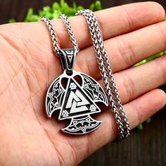 Faster shipping. Better service S Symbol, Men Fashion Vintage, Arte Viking, Gothic Jewelry Diy, Symbole Viking, Lightning Bolt Necklace, Norse Jewelry, Necklace Chain Types, Hanging Necklaces