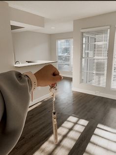 Wealthy House Aesthetic, Unique Vision Board Ideas, White Vision Board, First Apartment Goals, Apartment Fever, Healthy Vision, Vision Board Pics, Wish Board