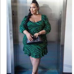 Sexy Zebra Print Dress, Eloquii Pleated Dress Midi, Wizard Fashion, Plus Size Street Style, Curvy Women Dresses, Eloquii Dress, Big Women Fashion, Zebra Print Dress, Flounce Dress, Looks Plus Size