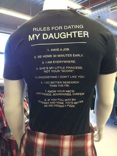 the back of a man's shirt that says rules for dating my daughter