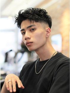 Asian Fade Haircut, Men's Undercut, Korean Haircuts, Asian Men Short Hairstyle, Japanese Men Hairstyle, Men Fade Haircut Short, Round Face Men, Mens Haircuts Short Hair