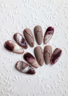 Short Nails Elegant Simple, Get Nails Short, Fake Nails Box Design, Nail Node Design, Korean Nail Art 2023, Press On Set Ideas, Press On Nails Set, Nail Art Design For Short Nails, Mens Gel Manicure