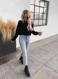 Straight Jeans Outfit, Alledaagse Outfit, Straight Leg Jeans Outfits, Alledaagse Outfits, Sweater And Jeans, Looks Jeans, Rock Outfit, Elegante Casual, Neue Outfits